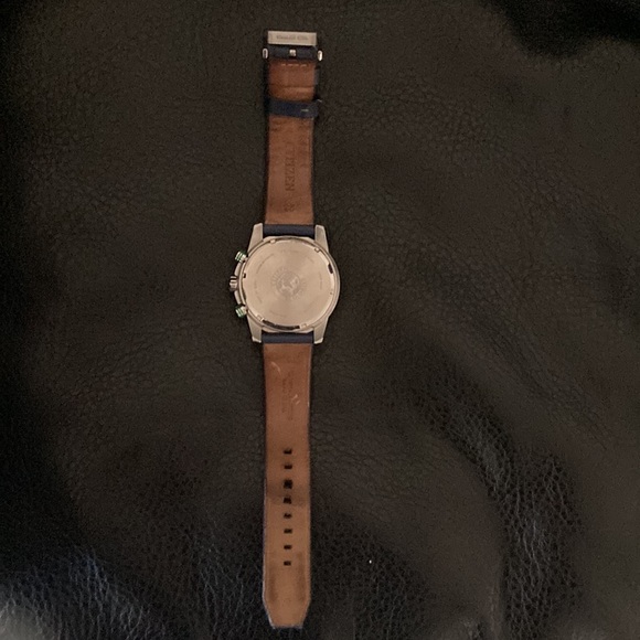 Mens Citizen watch glow in the dark. - Picture 2 of 5